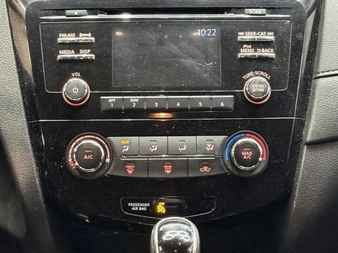 Used 2017 Nissan Rogue S image 17