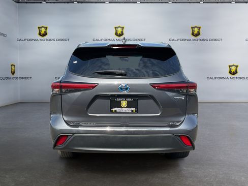 Used 2023 Toyota Highlander XLE FWD image 6