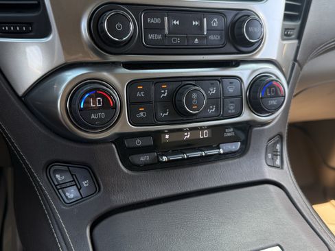 Used 2016 Chevrolet Suburban LTZ RWD image 16