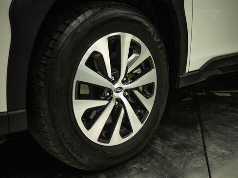 Used 2025 Subaru Outback Premium AWD/4WD image 3