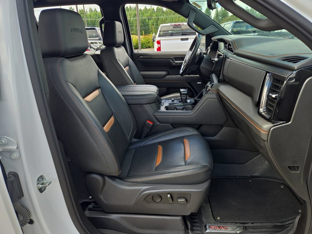 Used 2023 GMC Sierra 1500 AT4 w/ AT4 Premium Package AWD/4WD image 17