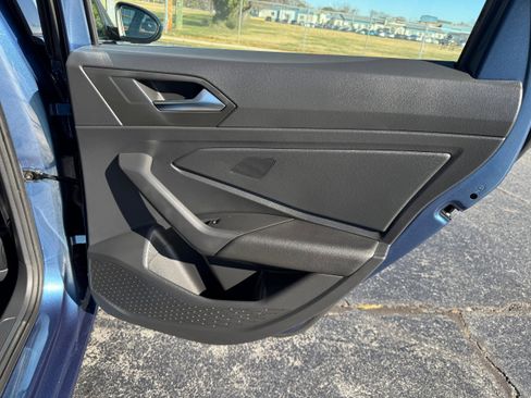 Used 2021 Volkswagen Jetta SE w/ SE Cold Weather Package image 24