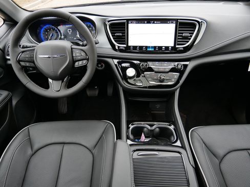 New 2026 Chrysler Pacifica Limited w/ S Appearance Package image 10