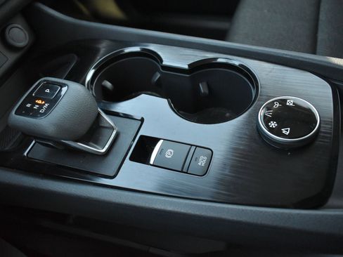 Used 2025 Nissan Rogue SV image 29