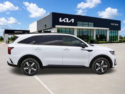 Used 2022 Kia Sorento S w/ Panoramic Sunroof Package FWD image 4