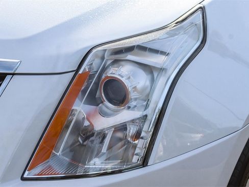 Used 2015 Cadillac SRX FWD image 8