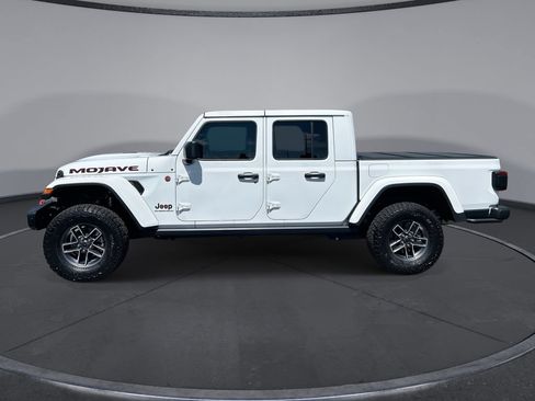Used 2024 Jeep Gladiator Mojave AWD/4WD image 14