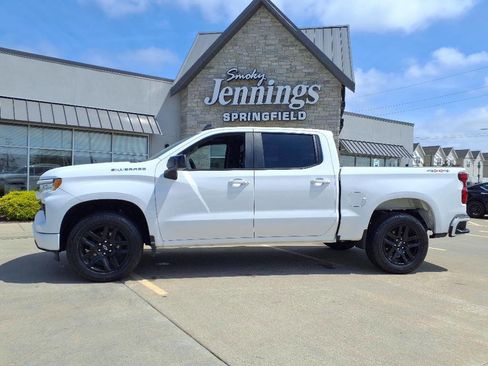 Used 2023 Chevrolet Silverado 1500 RST image 2