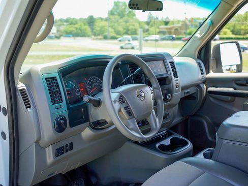 Used 2019 Nissan NV 2500 SV w/ Back Door Glass Package RWD image 2