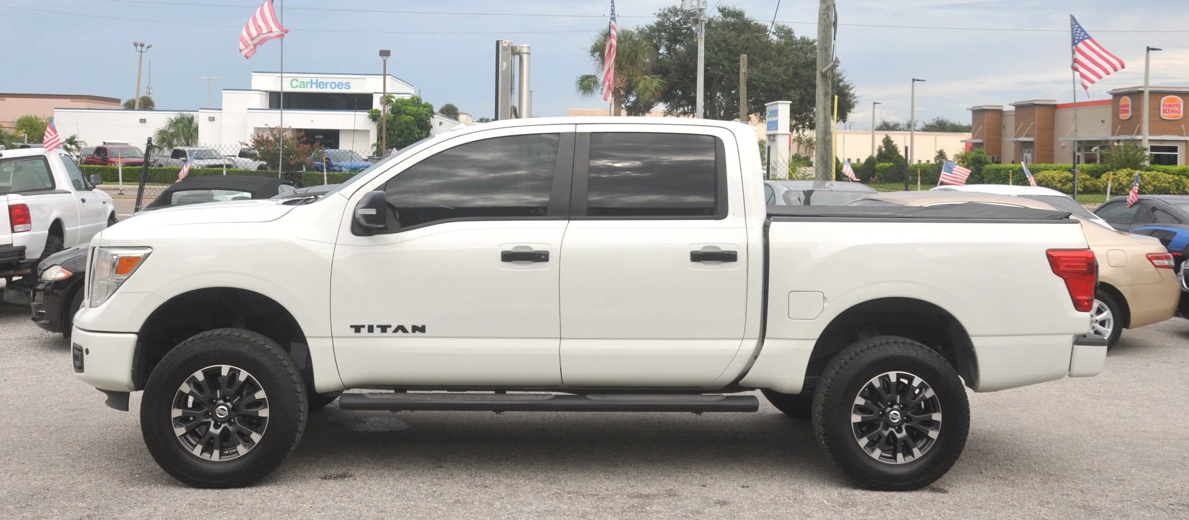 Used 2018 Nissan Titan SV w/ SV Convenience Package RWD image 21