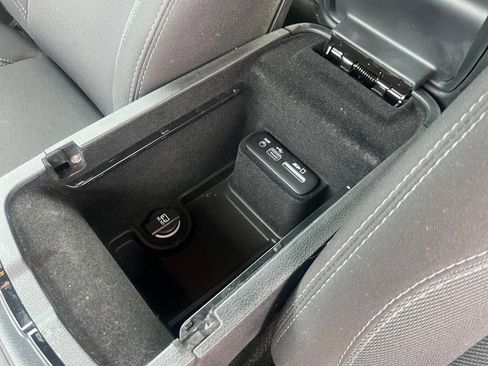 Used 2017 Dodge Charger SE w/ Blacktop Package image 15