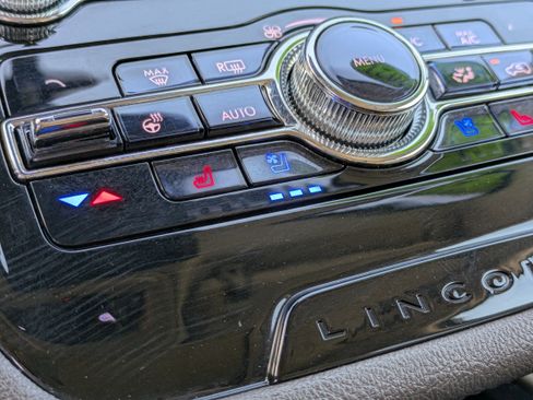 Used 2020 Lincoln Corsair FWD w/ Premium Package image 30