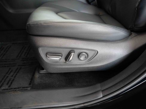 Used 2025 Toyota Grand Highlander AWD image 12