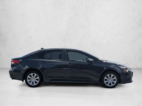 Used 2025 Toyota Corolla LE FWD image 4