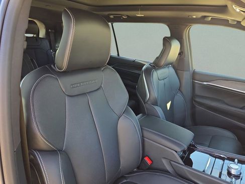 New 2025 Jeep Grand Cherokee L Overland w/ Luxury Tech Group IV AWD/4WD image 33