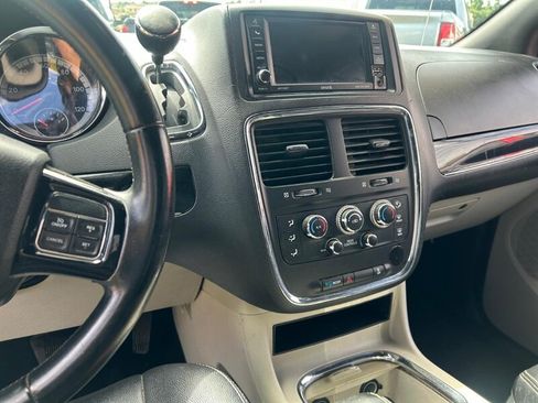 Used 2019 Dodge Grand Caravan SXT FWD image 27