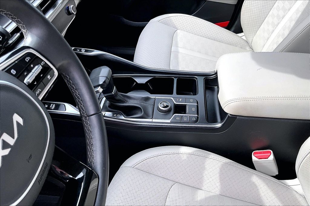 Used 2025 Kia Sorento S w/ Panoramic Sunroof Package FWD image 13