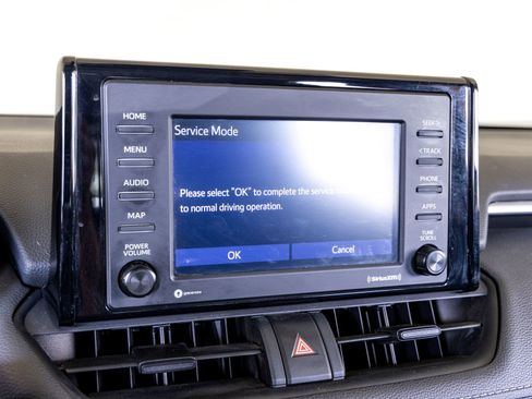 Used 2021 Toyota RAV4 LE w/ Carpet Mat Package (TMS) AWD/4WD image 13