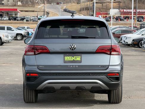 Used 2022 Volkswagen Taos SEL w/ Panoramic Sunroof Package AWD/4WD image 4