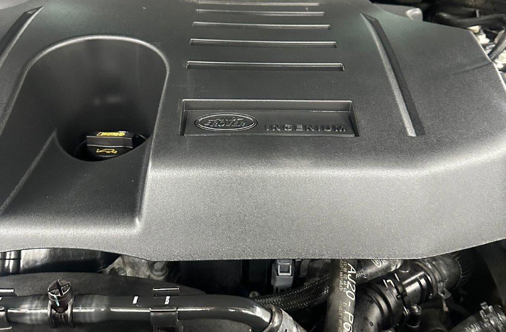 Used 2024 Land Rover Defender 130 X-Dynamic SE AWD/4WD image 7