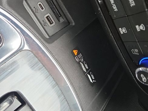 Used 2024 Buick Enclave Premium image 32