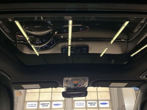 Used 2025 Genesis GV70 3.5T Sport image 31