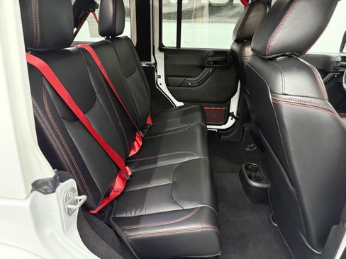 Used 2017 Jeep Wrangler Unlimited Rubicon AWD/4WD image 9