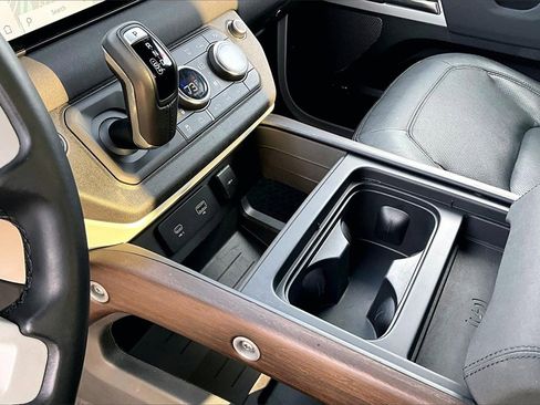 Used 2023 Land Rover Defender 110 S image 14