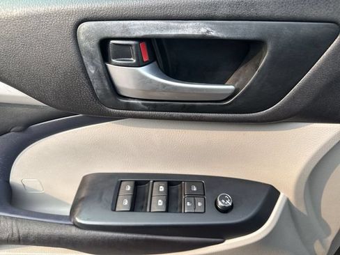 Used 2016 Toyota Highlander XLE w/ Protection Package #3 AWD/4WD image 13