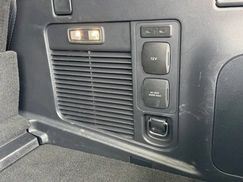 Used 2025 Ford Expedition Platinum AWD/4WD image 38