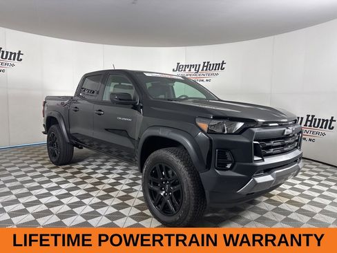 Used 2024 Chevrolet Colorado Trail Boss w/ Technology Package image 4