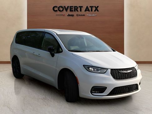 New 2026 Chrysler Pacifica Select FWD image 6