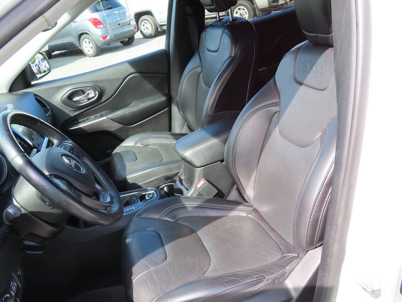 Used 2019 Jeep Cherokee Limited AWD/4WD image 22