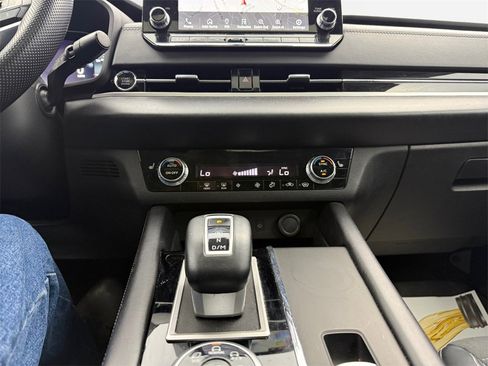 Used 2022 Mitsubishi Outlander SE image 22