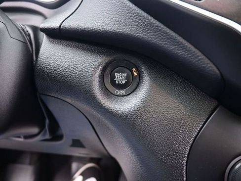 Used 2019 Jeep Cherokee Trailhawk image 22