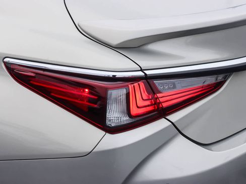 Used 2021 Lexus ES 350 w/ Premium Package image 8