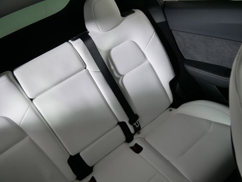 Used 2023 Tesla Model Y Long Range image 14