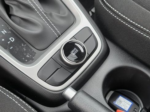 New 2025 Hyundai Venue SEL image 30