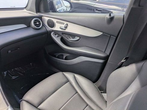 Used 2022 Mercedes-Benz GLC 300 4MATIC image 17
