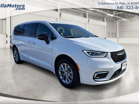 New 2026 Chrysler Pacifica Limited w/ Uconnect Theater Family Group image 1