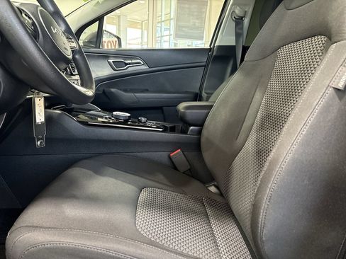 Used 2024 Kia Sportage LX FWD image 11