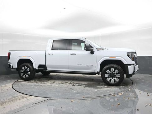 New 2026 GMC Sierra 2500 Denali w/ Denali Reserve Package image 8