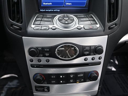 Used 2014 INFINITI Q60 Convertible w/ Premium Package image 29