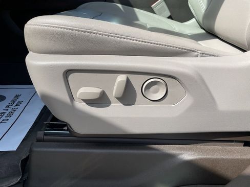 Used 2023 GMC Sierra 1500 SLT w/ SLT Premium Plus Package image 12