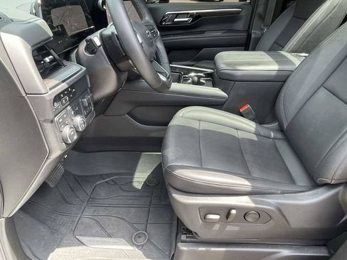 Used 2025 Chevrolet Tahoe Z71 w/ Comfort Package AWD/4WD image 8