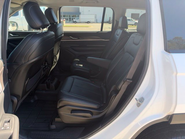 Used 2023 Jeep Grand Cherokee L Limited RWD image 6