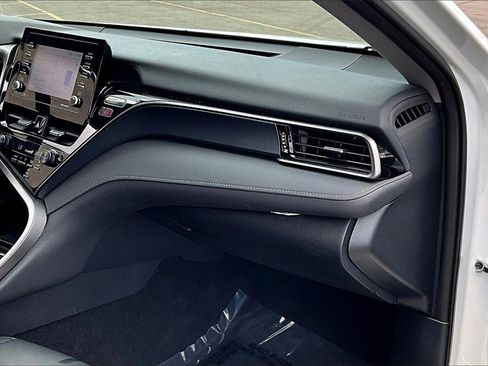 Used 2024 Toyota Camry SE image 15