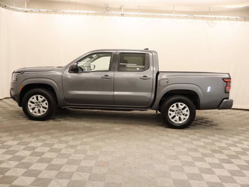 Used 2023 Nissan Frontier SV image 2