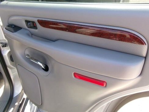 Used 2005 Cadillac Escalade 2WD image 24