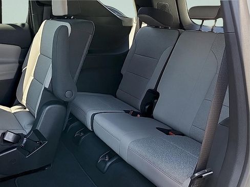 Used 2025 Chevrolet Traverse LT w/ Driver Confidence Package FWD image 13